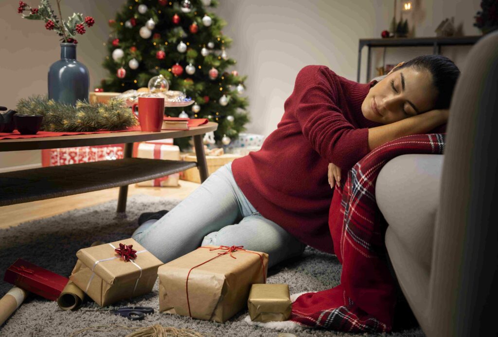 Mujer cansada por la presión navideña 