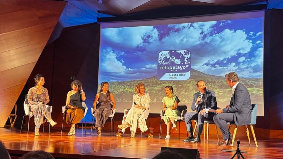 Presentación del Reto Pelayo Vida Costa Rica 2025 en un escenario